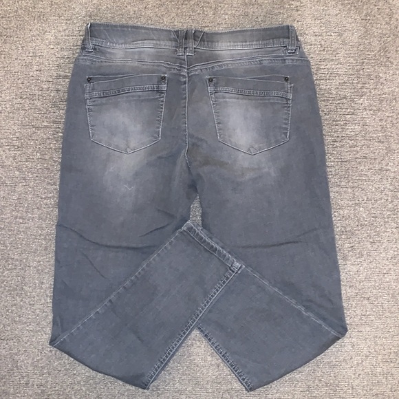 Democracy Jeans - Picture 2 of 7